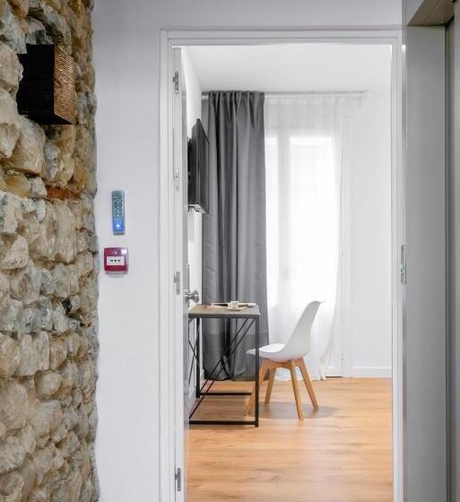 بنسيون 32 De Agostos