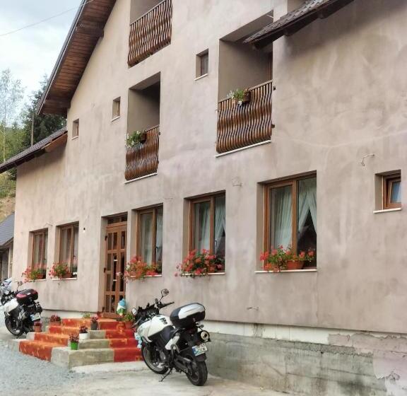 Пансион Casa Vânătorilor