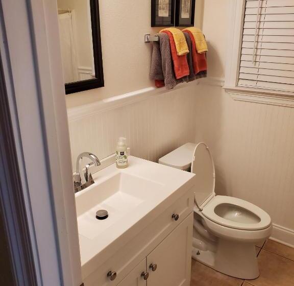 膳宿费 Claiborne Courtyard Guesthouse