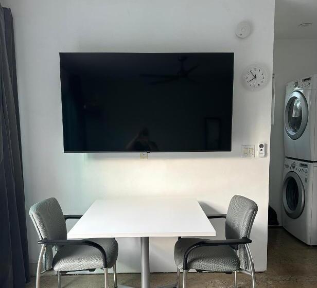 Pension Tropical Oasis On The Water Crown Point