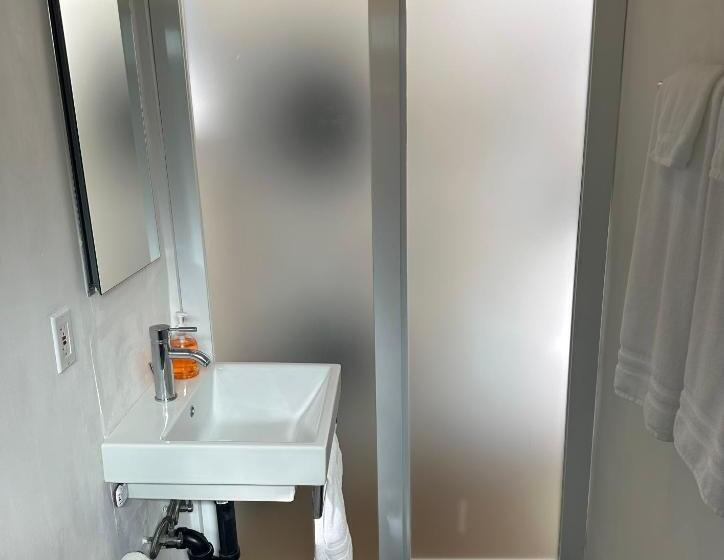 Pension Tropical Oasis On The Water Crown Point