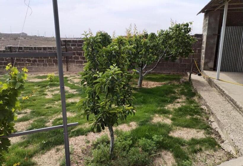 펜션 Airport To Echmiadzin Guest House