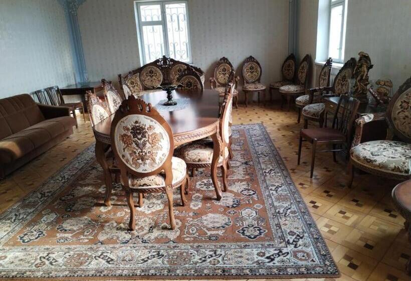 펜션 Airport To Echmiadzin Guest House