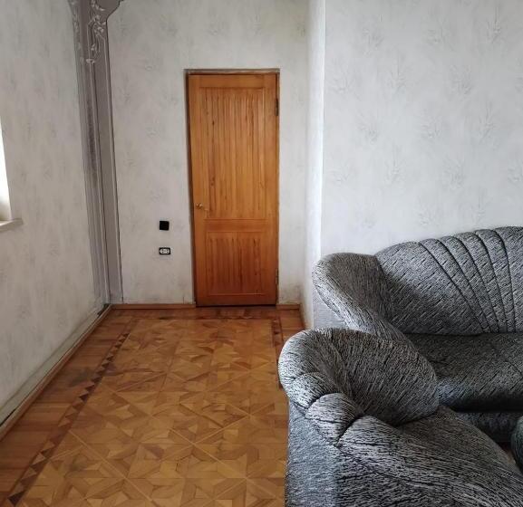 펜션 Airport To Echmiadzin Guest House