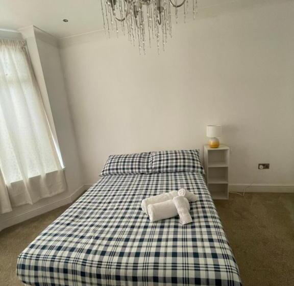 펜션 Kingston House