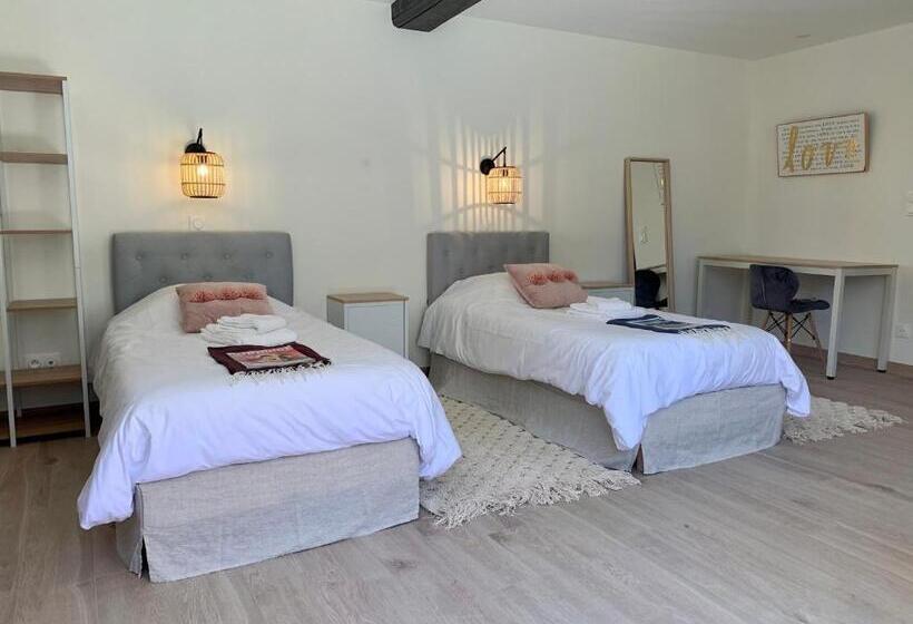 פנסיון Les Charmes