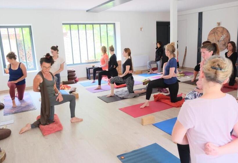 פנסיון Les Charmes