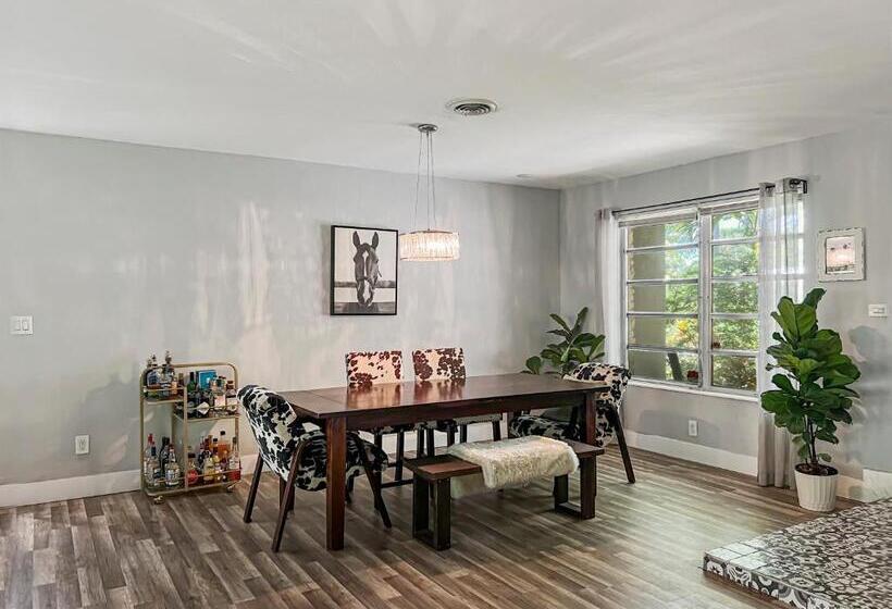 펜션 Miami Residential