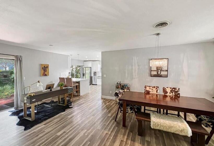 펜션 Miami Residential