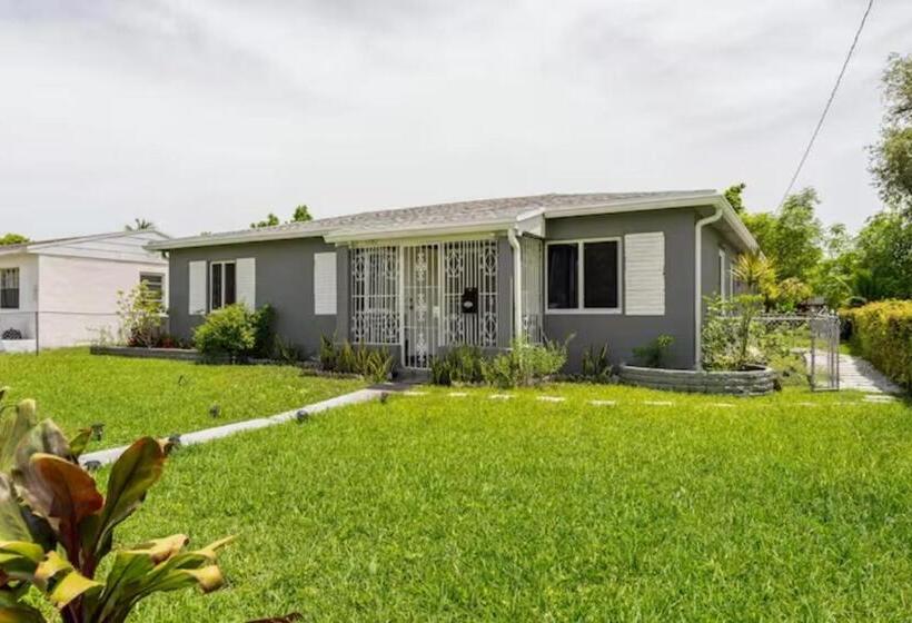 بنسيون Modern Comfort: Studio Retreat