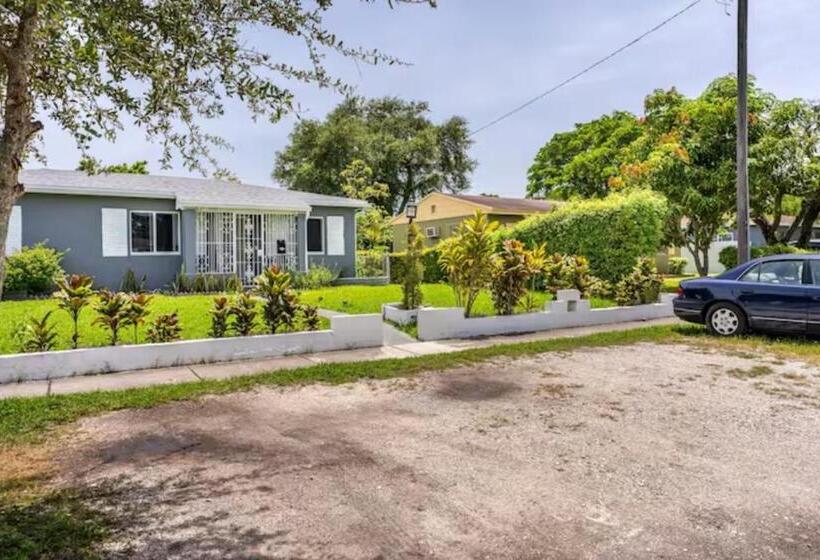 بنسيون Modern Comfort: Studio Retreat