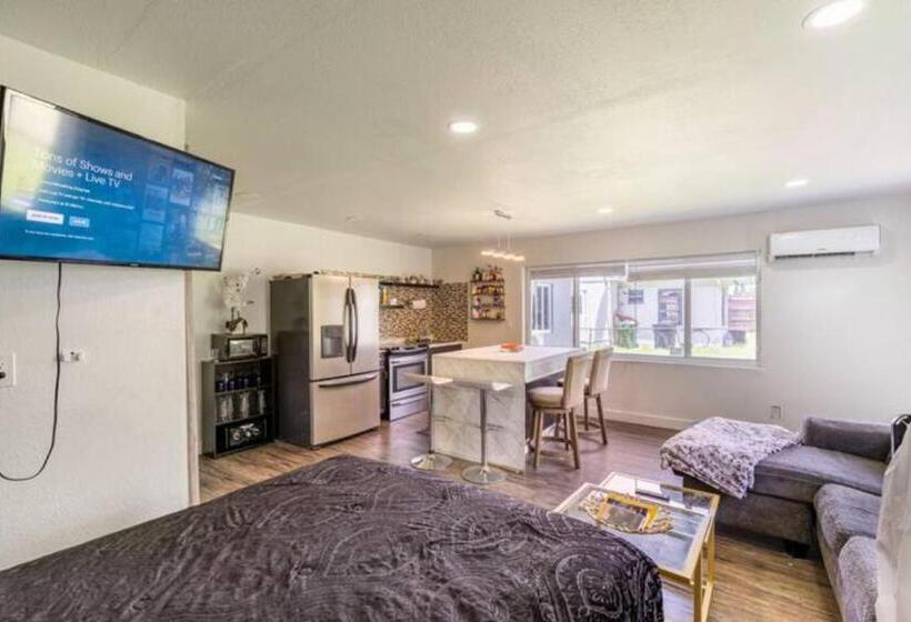 بنسيون Modern Comfort: Studio Retreat