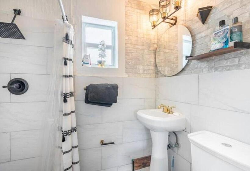 بنسيون Modern Comfort: Studio Retreat