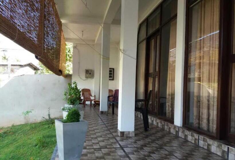 بنسيون Neem Tree Ambalangoda