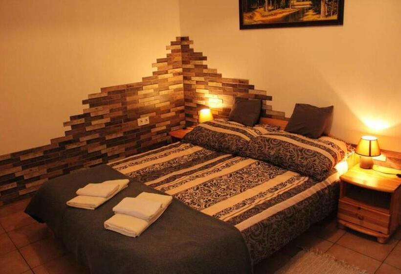 פנסיון Pikoló Vendéglő és Vendégház