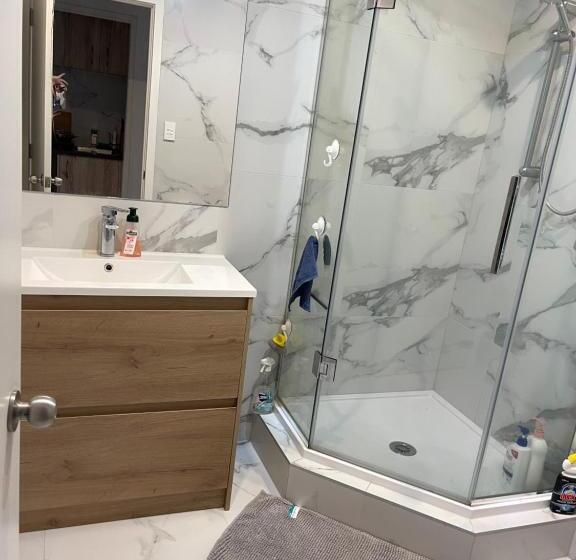 ペンション Sunny Self Checkin Studio With Private Entry& Ensuite&heat Pump