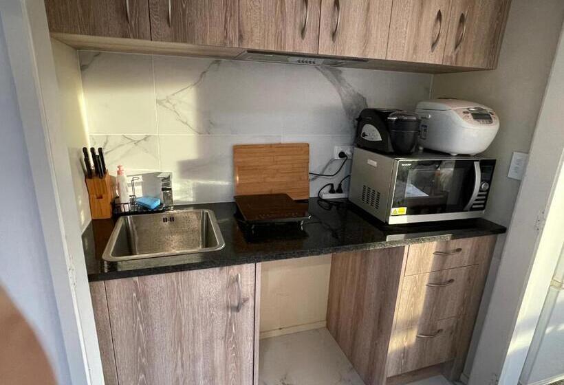 ペンション Sunny Self Checkin Studio With Private Entry& Ensuite&heat Pump