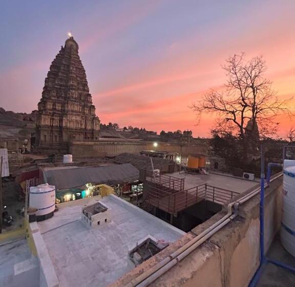 پانسیون Temple View Guest House