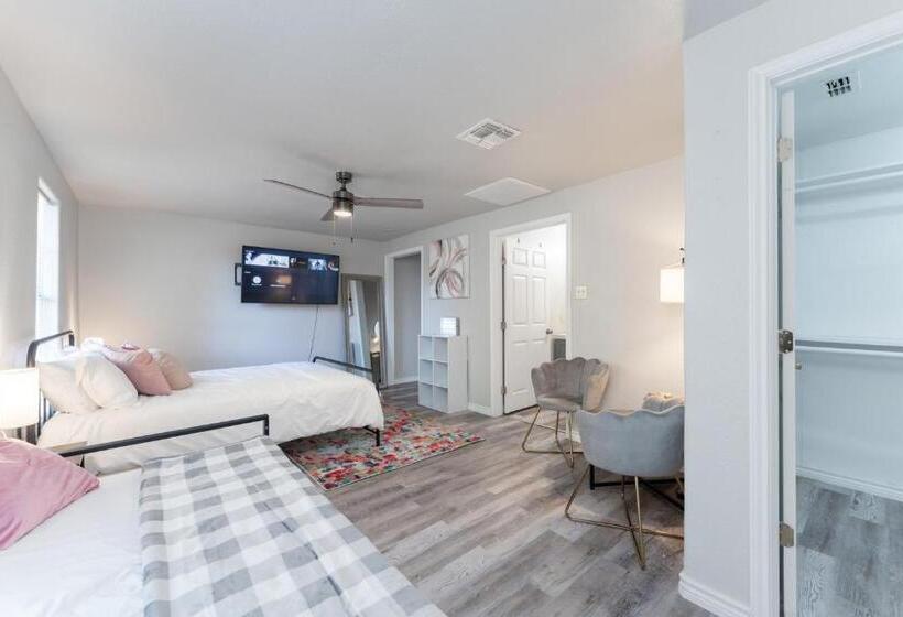 بنسيون Winter Discounts Pink Studio, Central Location