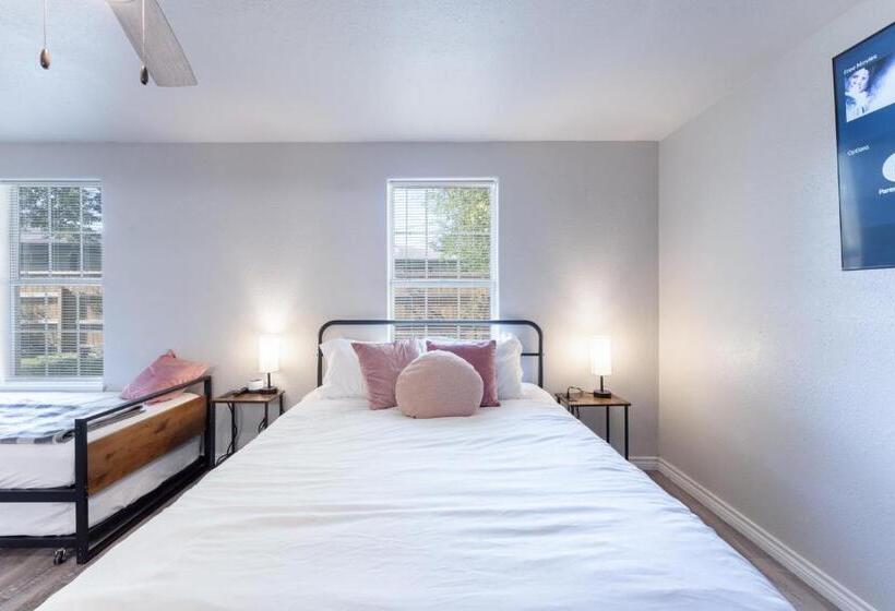 بنسيون Winter Discounts Pink Studio, Central Location