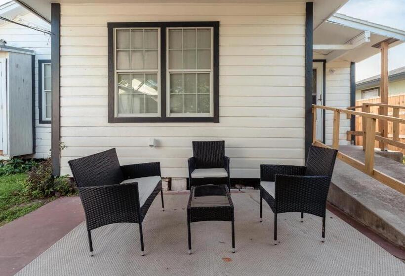 بنسيون Winter Discounts Pink Studio, Central Location