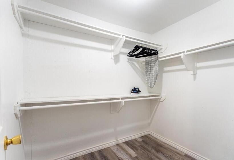 بنسيون Winter Discounts Pink Studio, Central Location