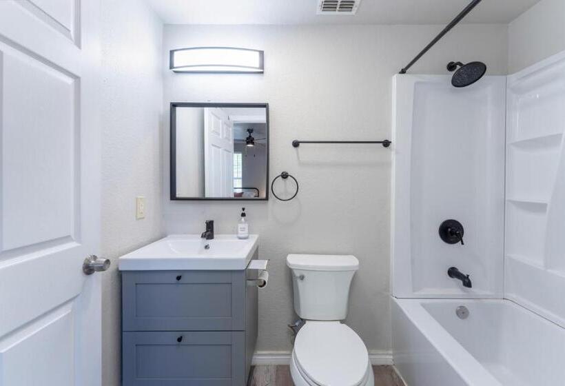 بنسيون Winter Discounts Pink Studio, Central Location