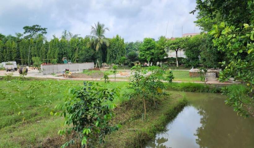 אתר נופש Damodar River Retreat, Uluberia