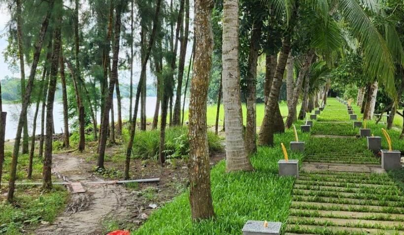 אתר נופש Damodar River Retreat, Uluberia