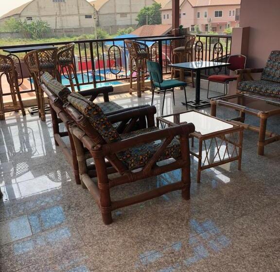 Royal Kamak Hotel Tema