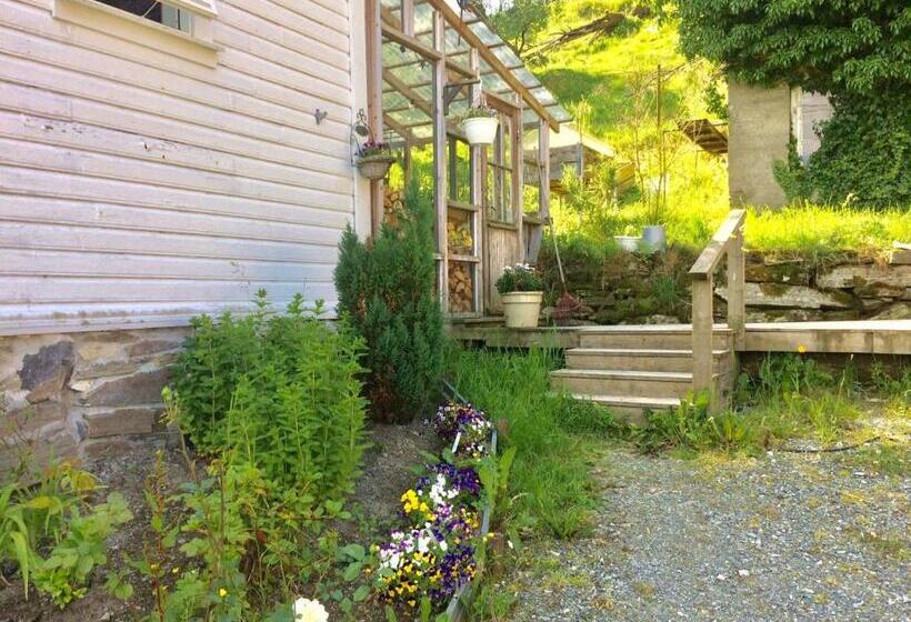 Tau Bed And Breakfast