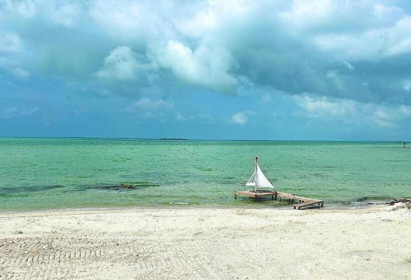 Villas Secreta Beachfront Resort