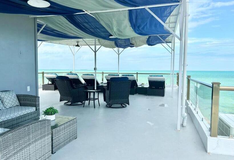 Villas Secreta Beachfront Resort