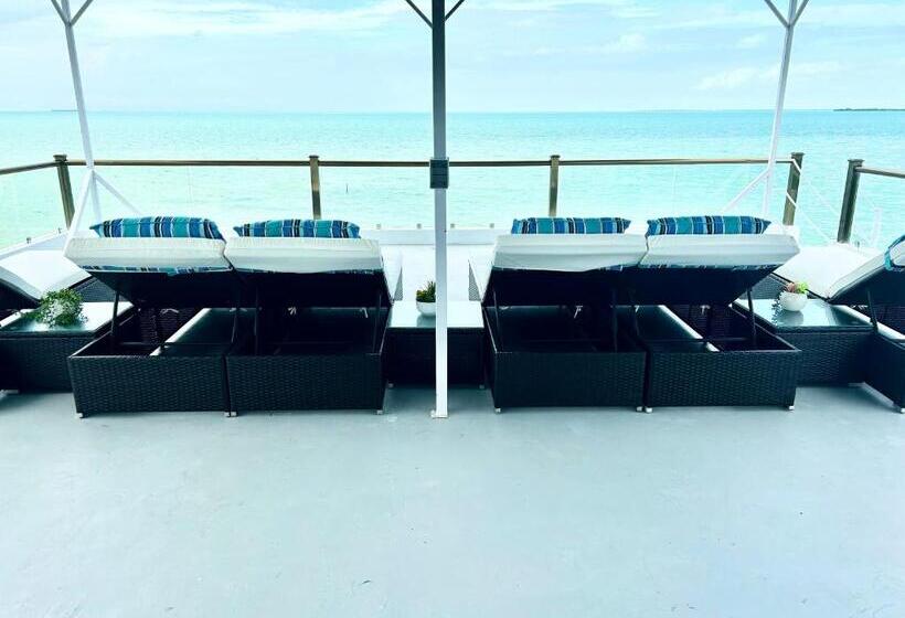 Villas Secreta Beachfront Resort