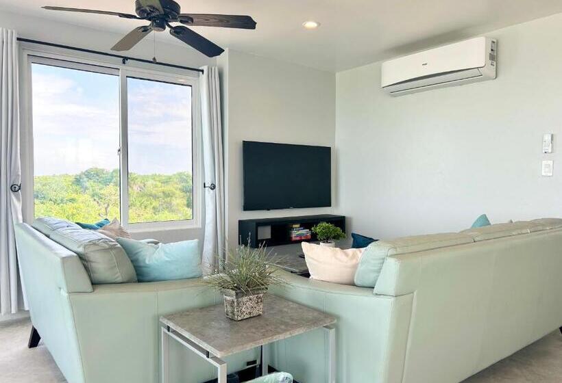 Villas Secreta Beachfront Resort