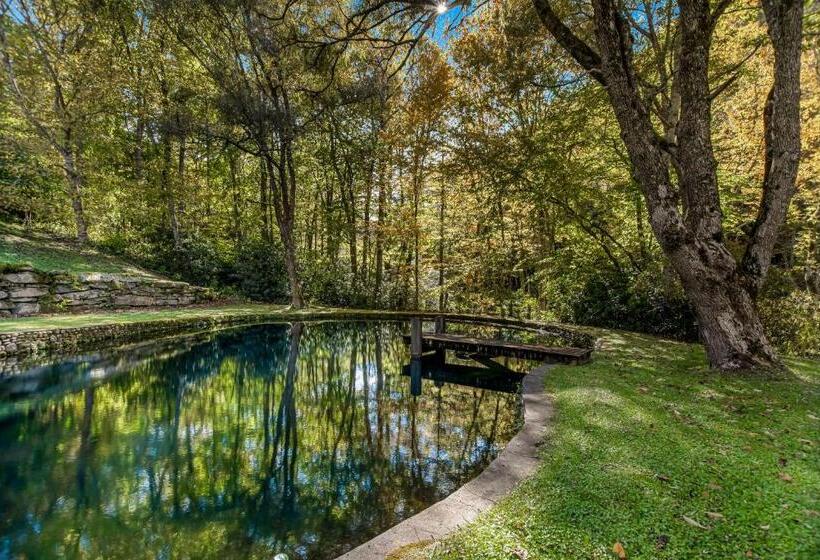 Wagon Gap Trail: Lodge Lórien