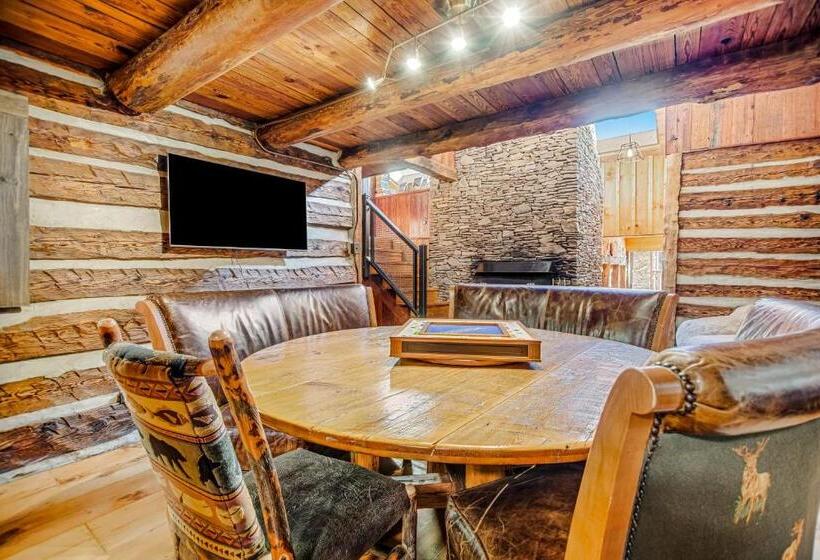 Wagon Gap Trail: Lodge Lórien