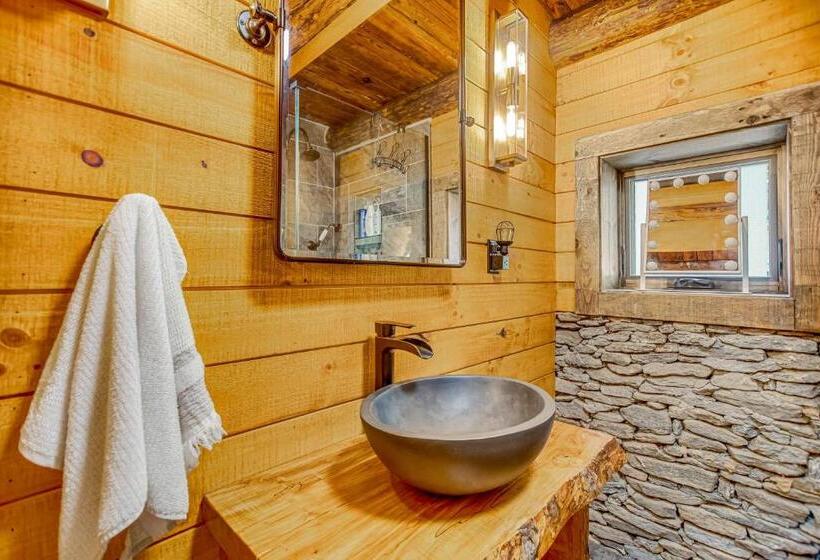 Wagon Gap Trail: Lodge Lórien