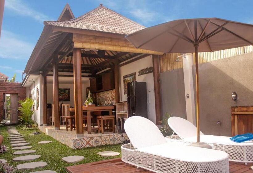 호스텔 Kj Klumpu Wooden Style Guest House At Canggu