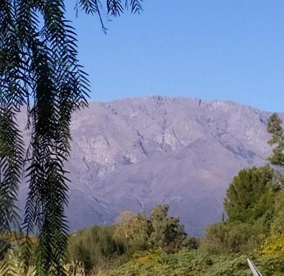 فندق صغير Posada En Las Tapias Translasierras