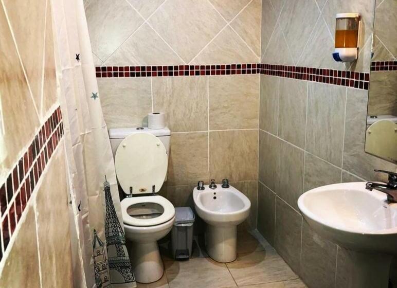 فندق صغير Posada En Las Tapias Translasierras