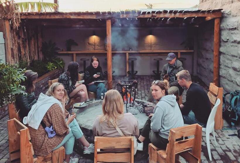 هاستل Uthando Backpackers Lodge