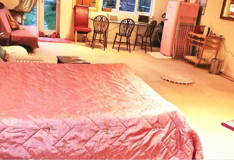 住宿加早餐  Enfield Lock Business Stay House