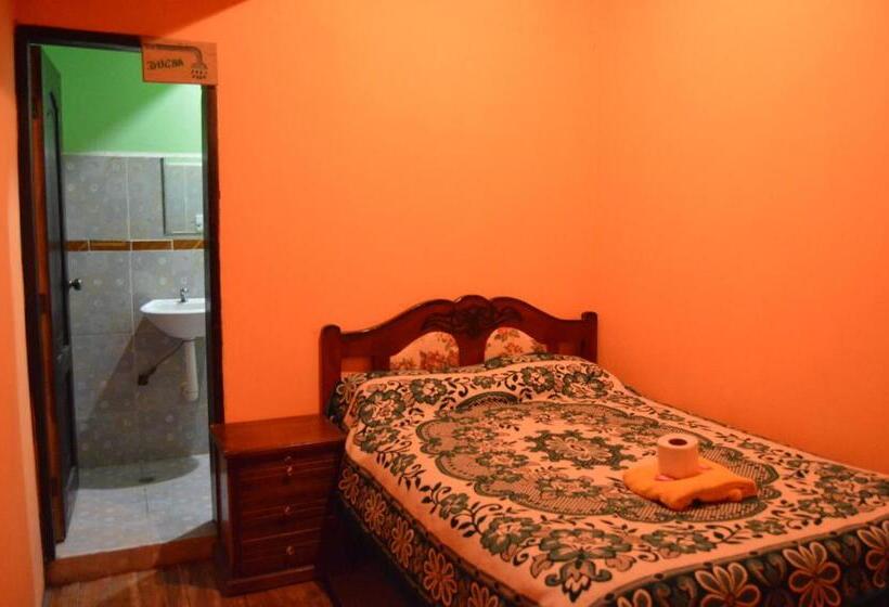 تختخواب و صبحانه Hostal Conejito