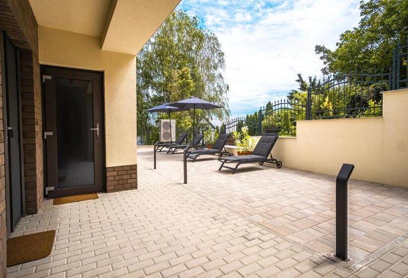 تختخواب و صبحانه Kiss Henézi Guest House