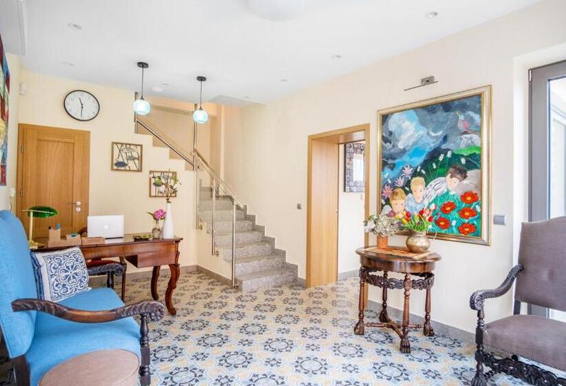 تختخواب و صبحانه Kiss Henézi Guest House