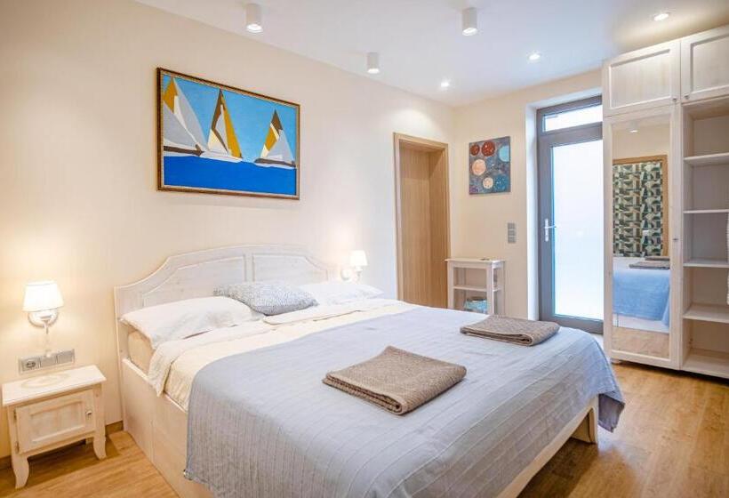 تختخواب و صبحانه Kiss Henézi Guest House