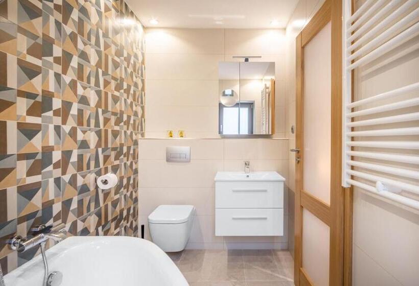 تختخواب و صبحانه Kiss Henézi Guest House