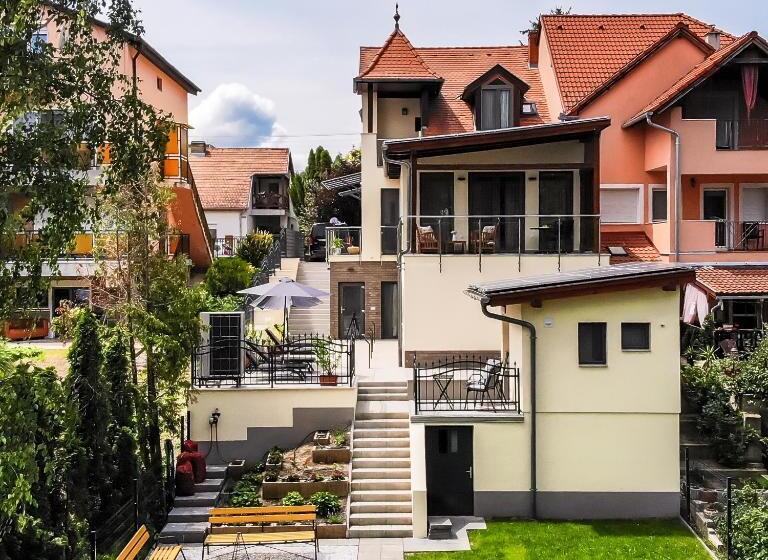 تختخواب و صبحانه Kiss Henézi Guest House