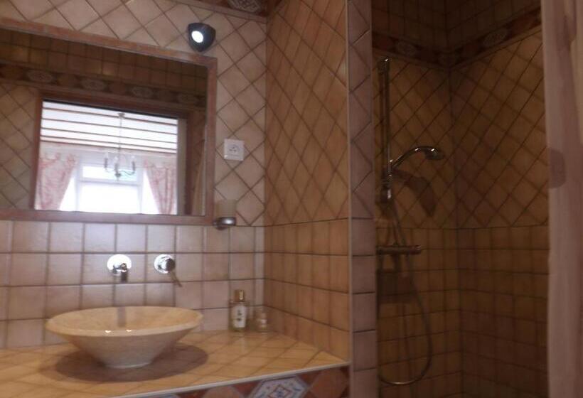 住宿加早餐  La Chuchotiere